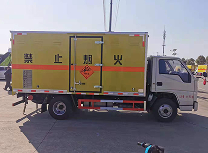 科尔沁右翼前爆破器材运输车技术升级与安全合规新趋势